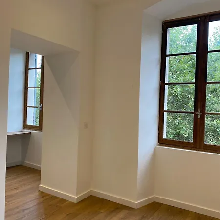 Appartement Place Saint Nicolas - *