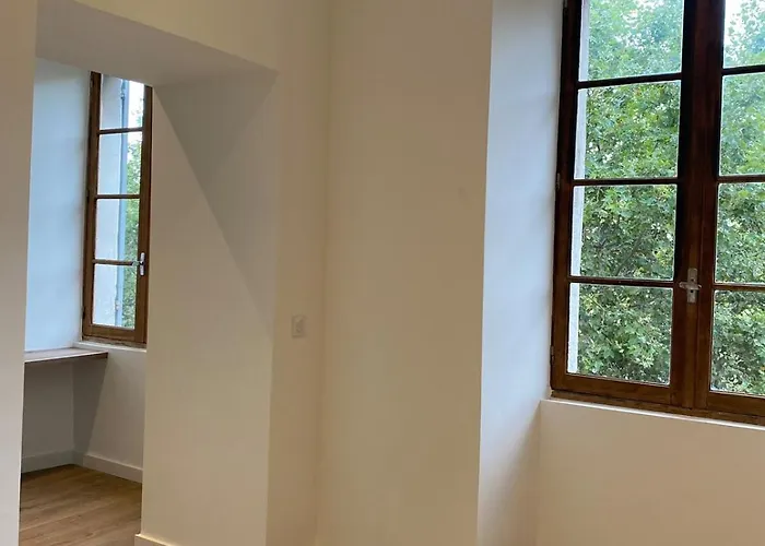 Appartement Place Saint Nicolas - *